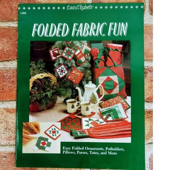 Folded Fabric Fun - Vtg 1990 Crafting Ornaments Potholders Pillows‎ Purses Totes - Picture 1 of 8